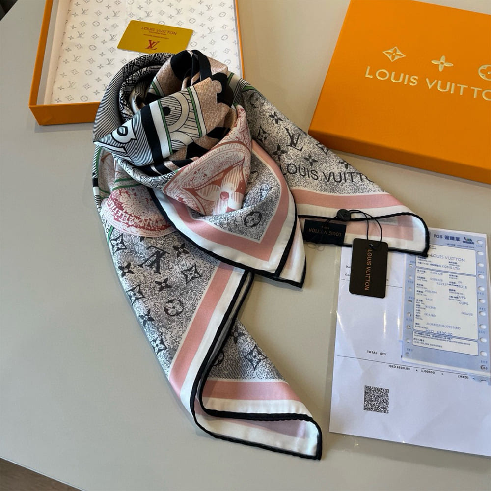 LV Malles Merveilleuses Square 90