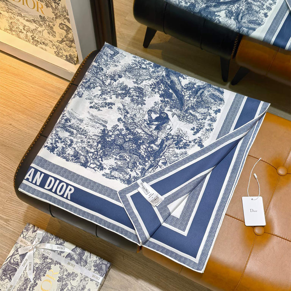 D10r Toile de Jouy Sauvage 90 Square Scarf