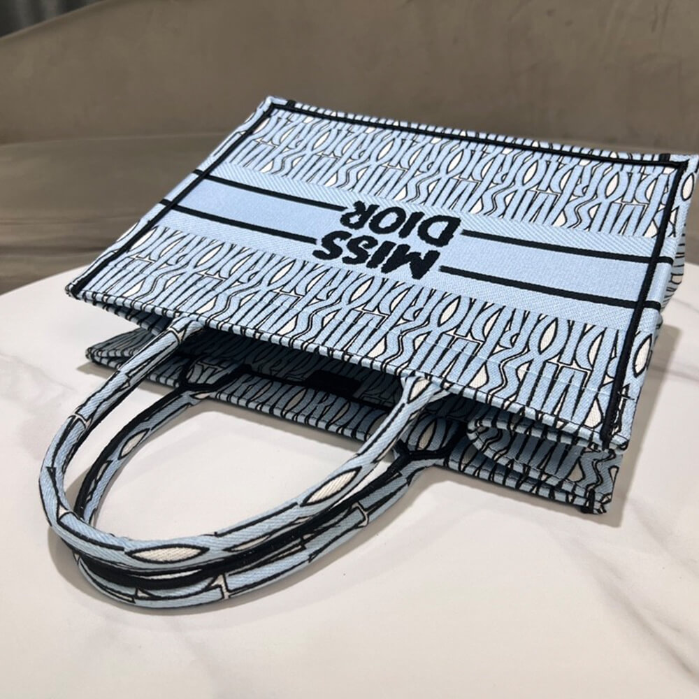 Medium D10r Book Tote