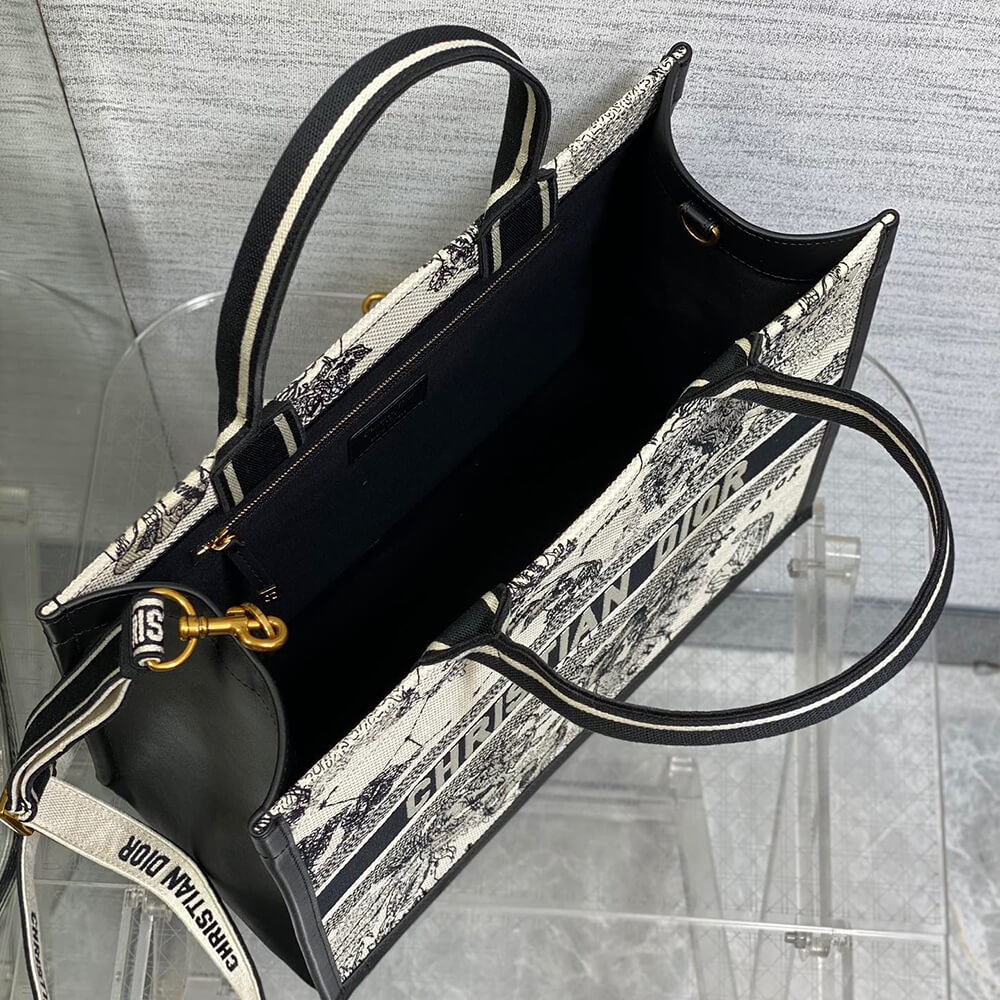 Medium D10r Book Tote
