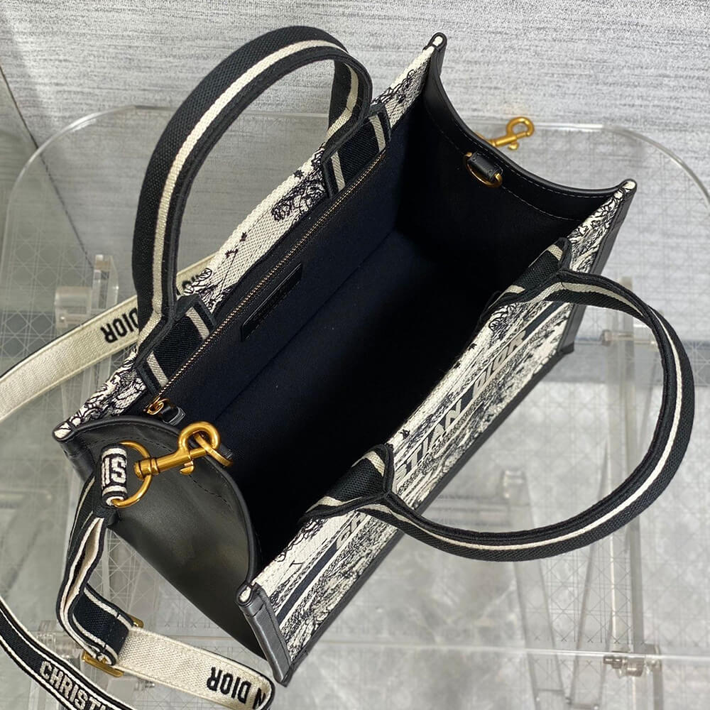 Small D10r Book Tote