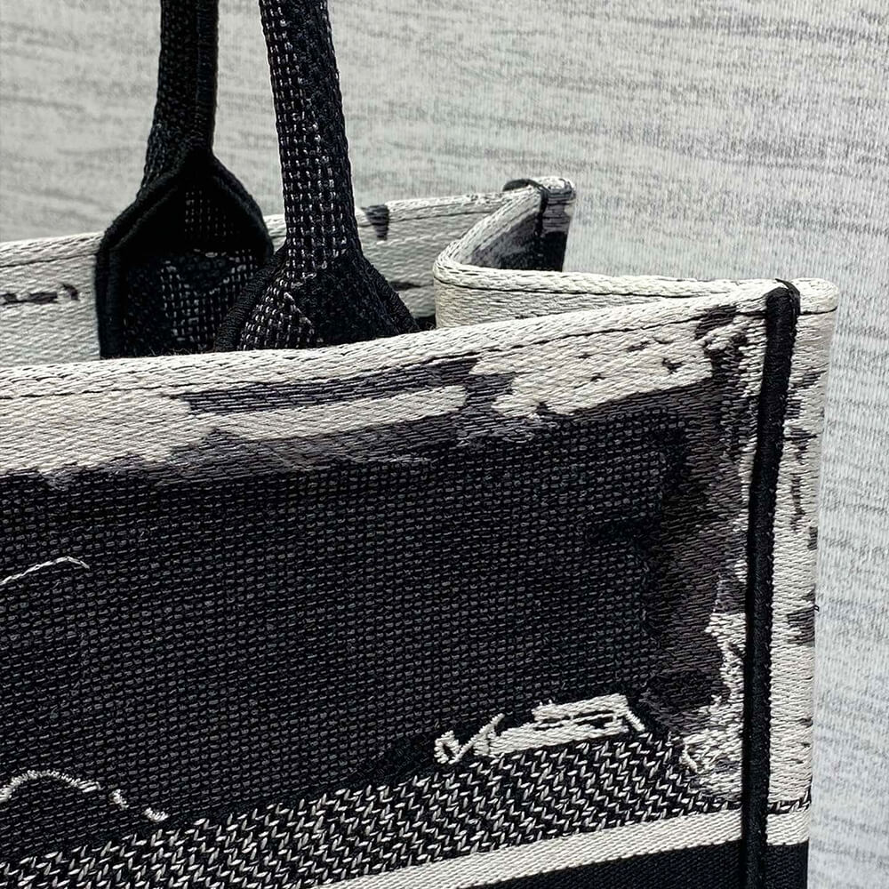 Medium D10r Book Tote