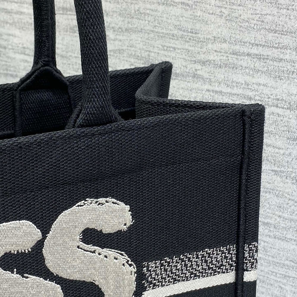 Medium D10r Book Tote