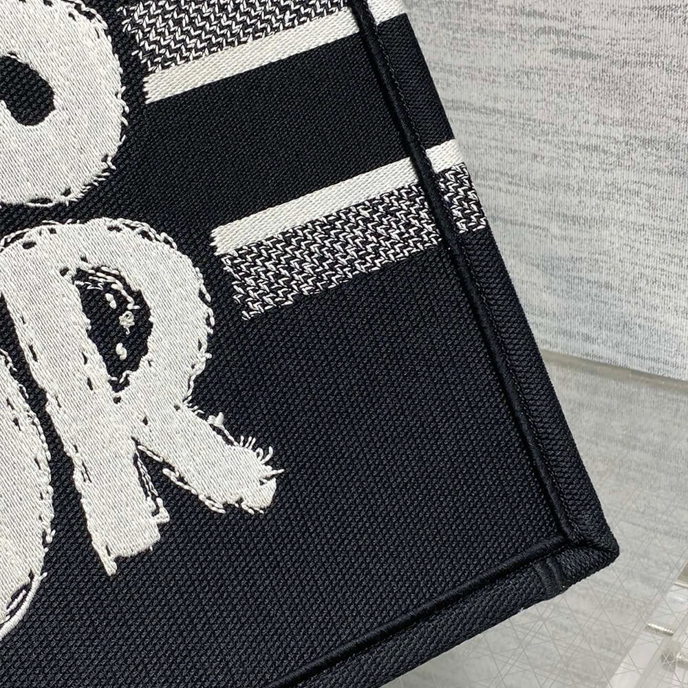 Medium D10r Book Tote