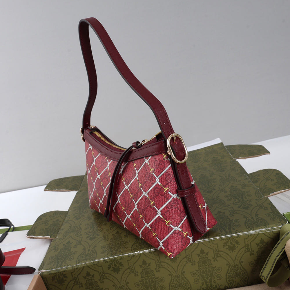 Gvc*1 GG Emblem small shoulder bag